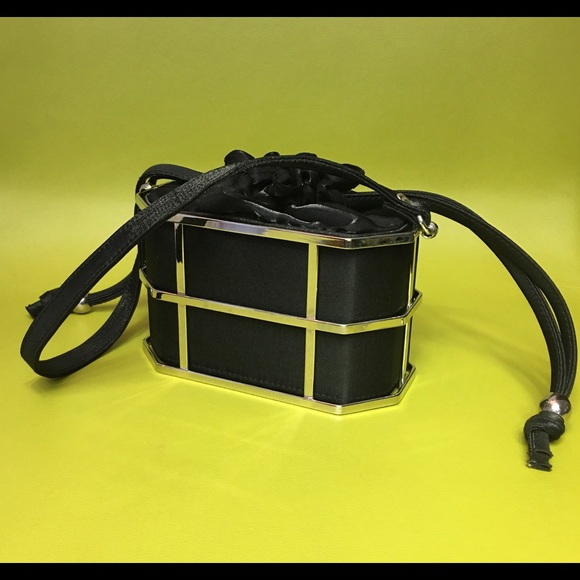 Flirty, functional fashion! 💖 - Picture 5 of 8